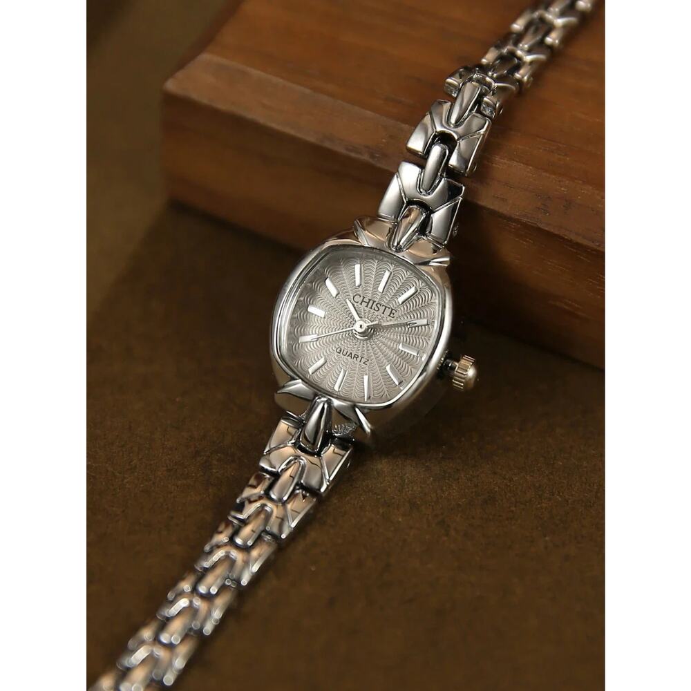 Dainty Silver Vintage Style Watch Women Elegant Lightweight Bracelet Watch Gift - Picture 5 of 6